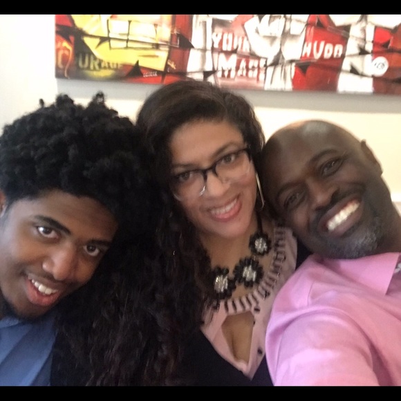 Welcome To My Boutique 💐 Poshmark Ambassador - Picture 5 of 7